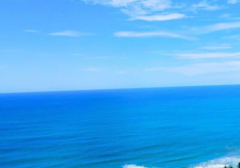 Las Hojas Resort & Beach Club