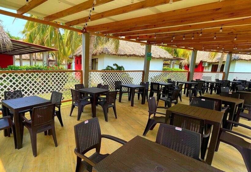 Las Hojas Resort & Beach Club