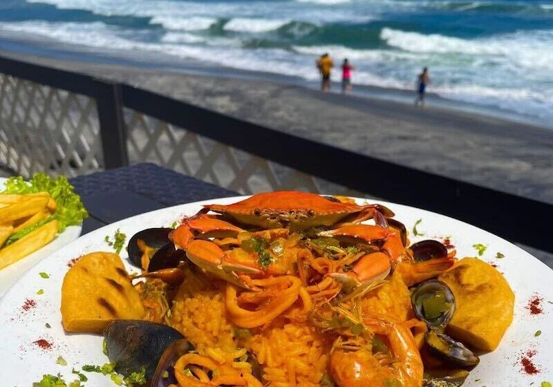 Las Hojas Resort & Beach Club