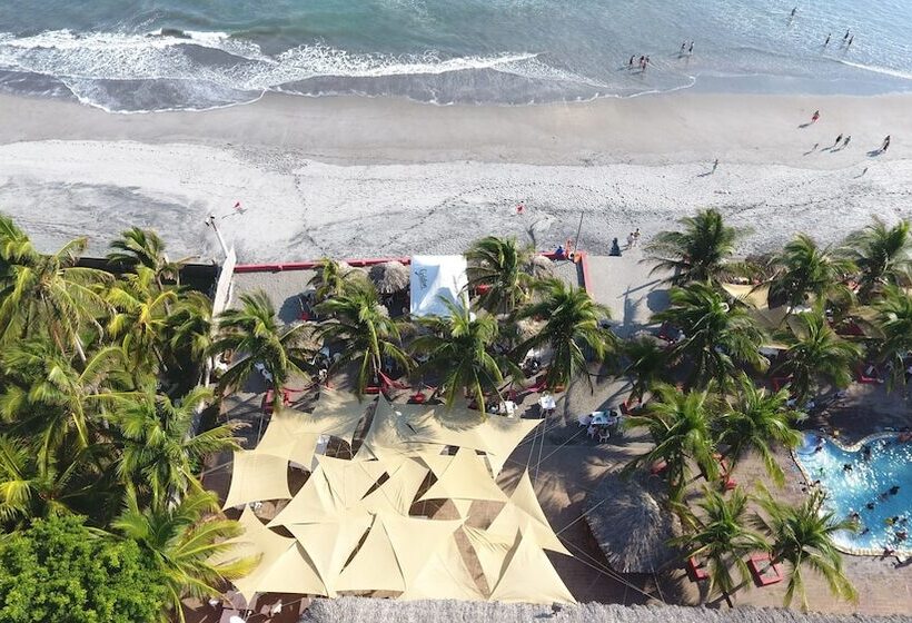 Las Hojas Resort & Beach Club