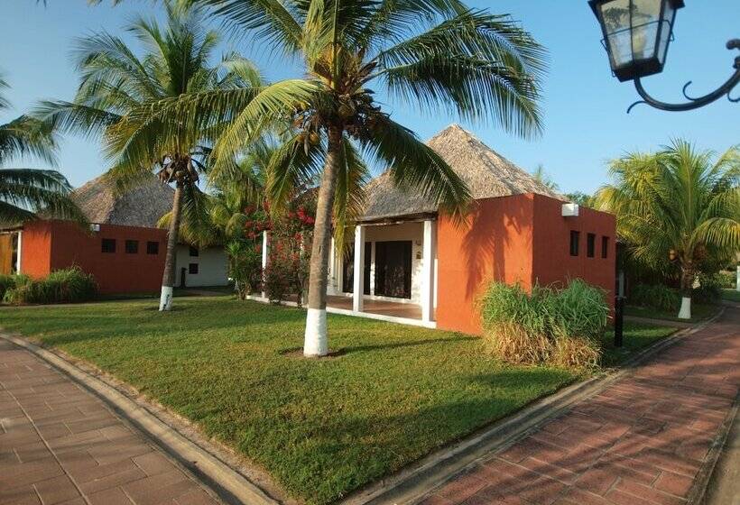 Las Hojas Resort & Beach Club