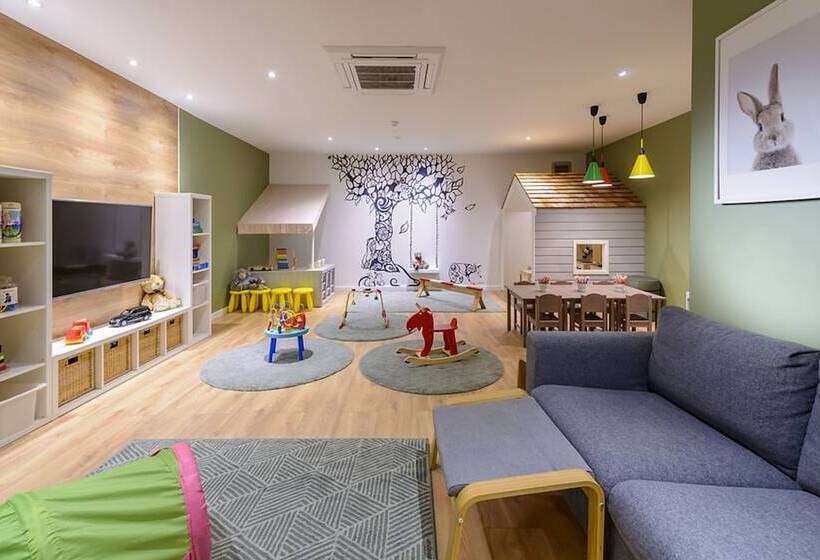 Manor West Hotel & Leisure Club