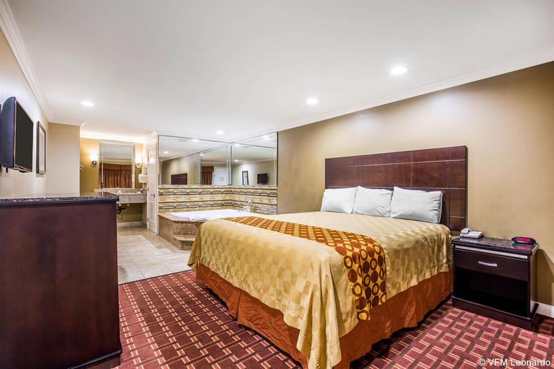 モーテル Rodeway Inn & Suites