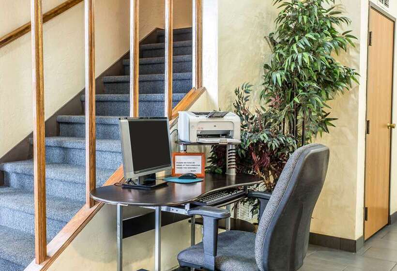 فندق على الطريق Rodeway Inn