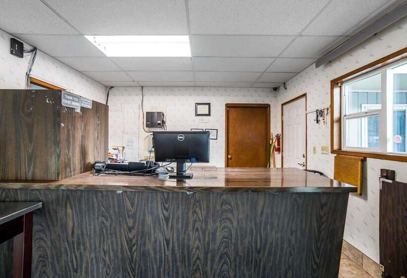 מוטל Rodeway Inn & Suites