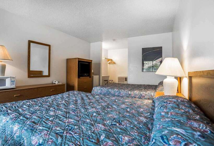 モーテル Rodeway Inn & Suites