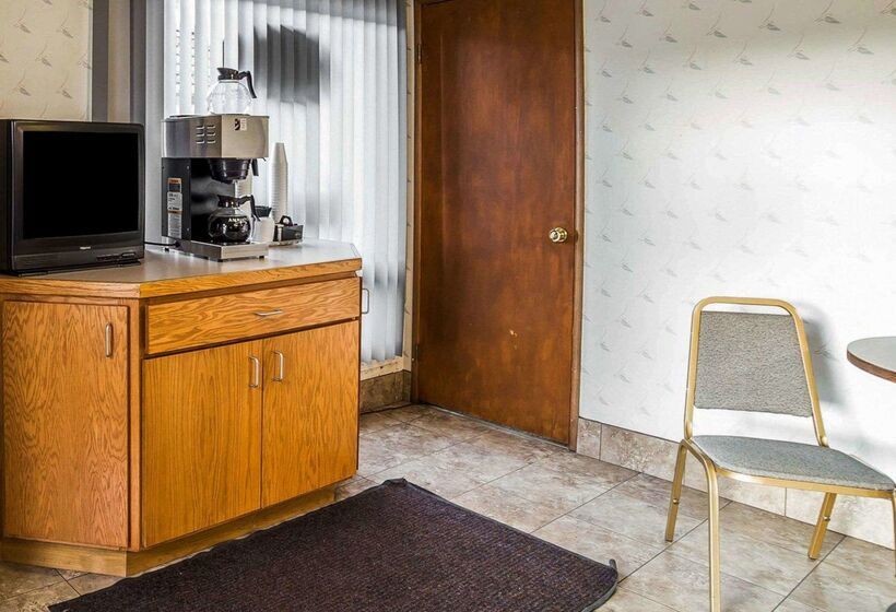 מוטל Rodeway Inn & Suites