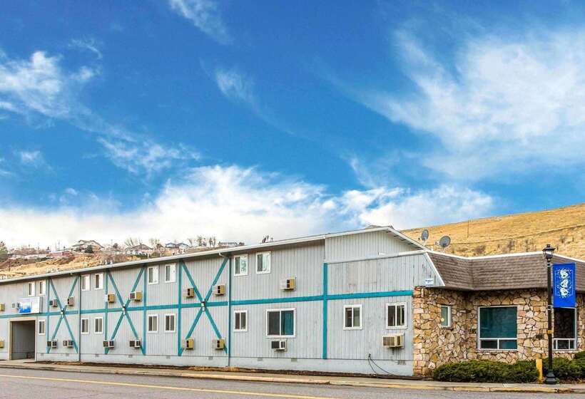 モーテル Rodeway Inn & Suites