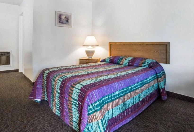 モーテル Rodeway Inn & Suites