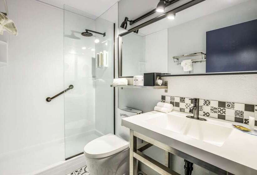 モーテル Clarion Pointe Tallahassee State Capitol