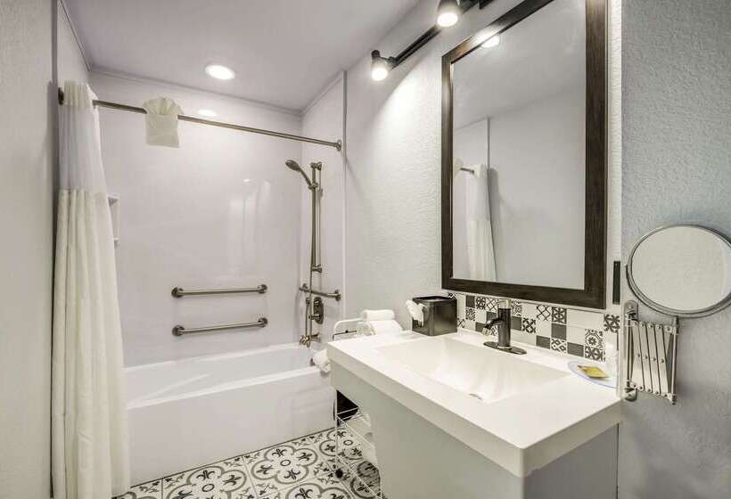 モーテル Clarion Pointe Tallahassee State Capitol