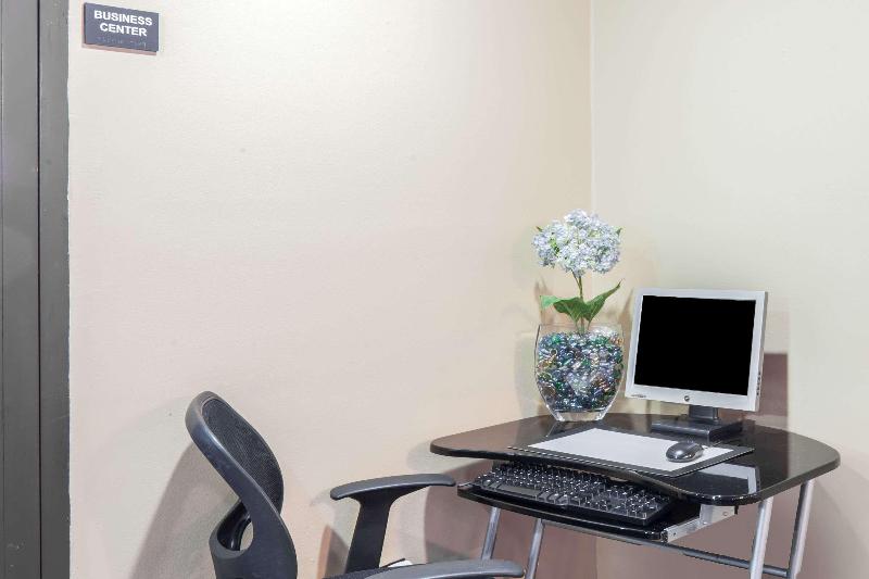 فندق على الطريق Super 8 By Wyndham Kingston