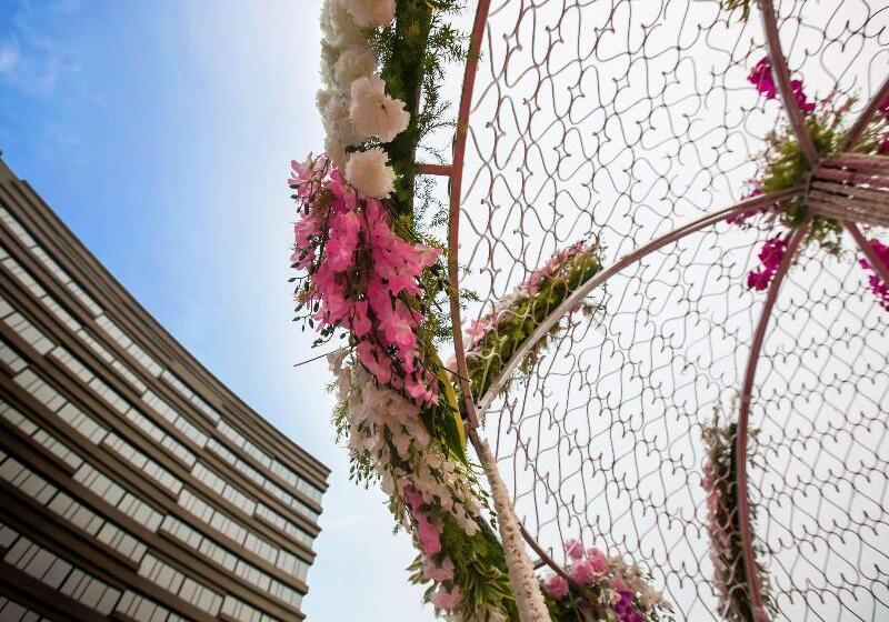 Novotel Kolkata Hotel And Residences