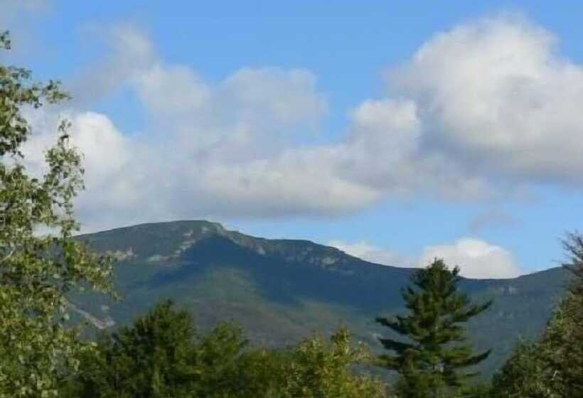 منتجع Snowy Owl Inn