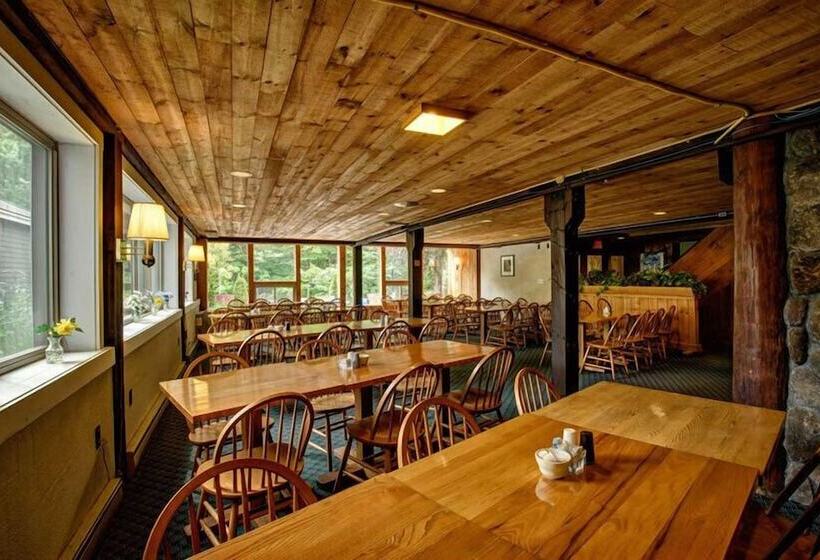 منتجع Snowy Owl Inn