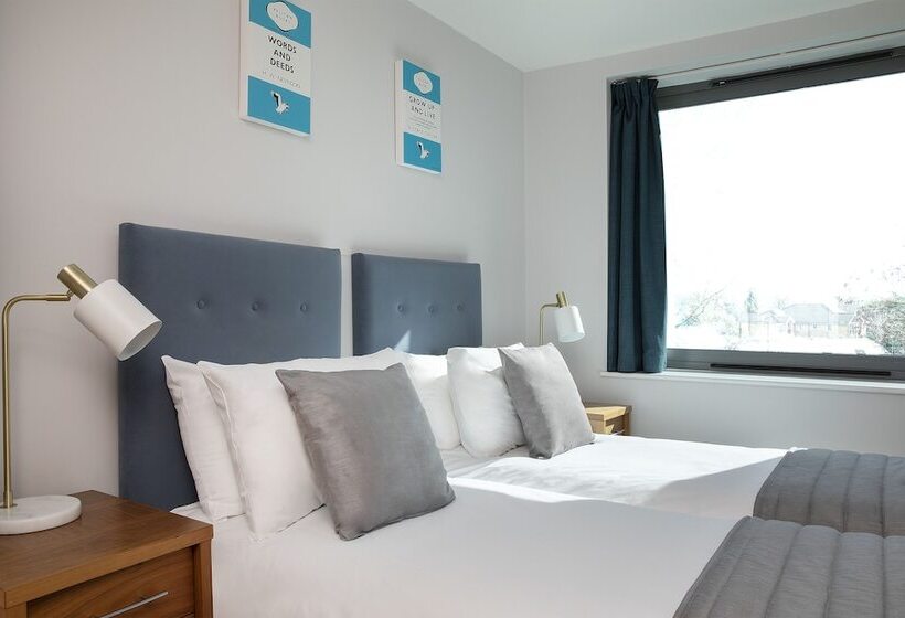 Hq Aparthotel Farnborough