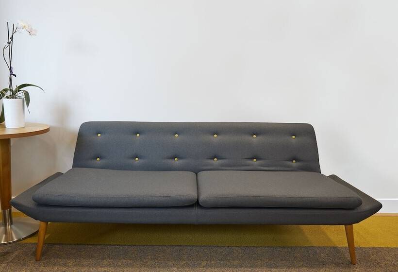 Hq Aparthotel Farnborough