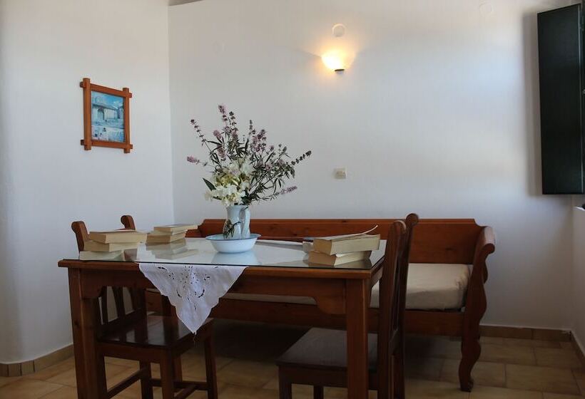 Vrachia Studios & Apartments