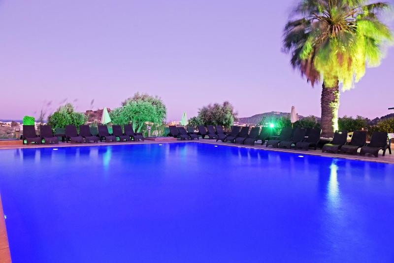 Hillside Studios & Apartments