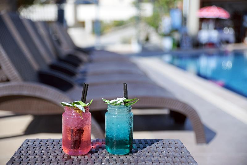 Hillside Studios & Apartments