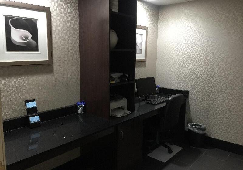 Holiday Inn Express Hotel & Suites Sanford, An Ihg