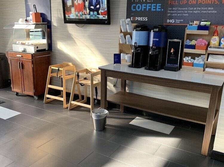 Holiday Inn Express Hotel & Suites Sanford, An Ihg