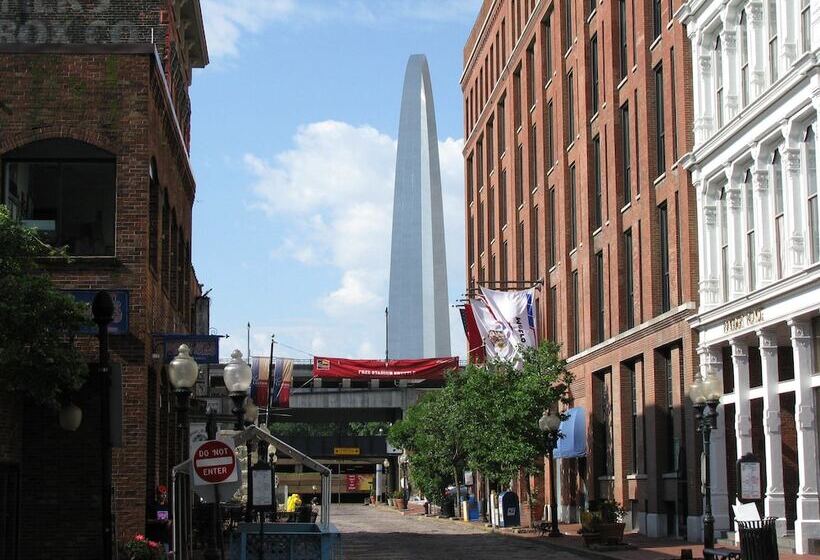 ホテル Americas Best Value Inn St. Louis Downtown