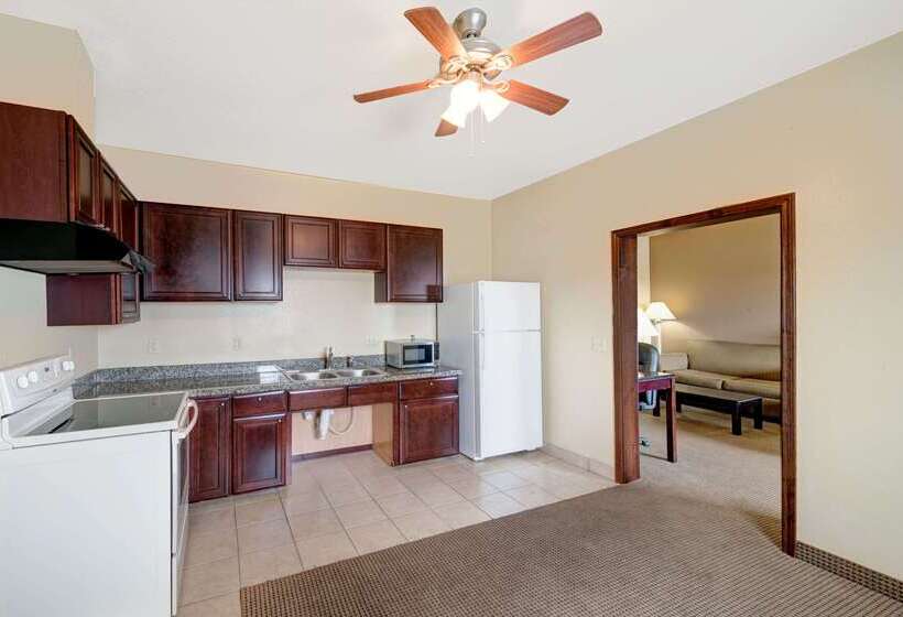 فندق Baymont By Wyndham Decatur