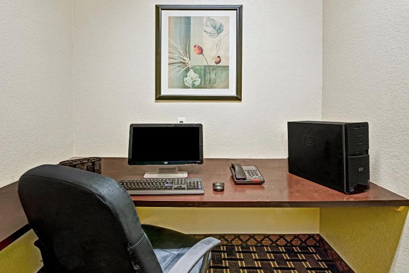 فندق Baymont By Wyndham Decatur