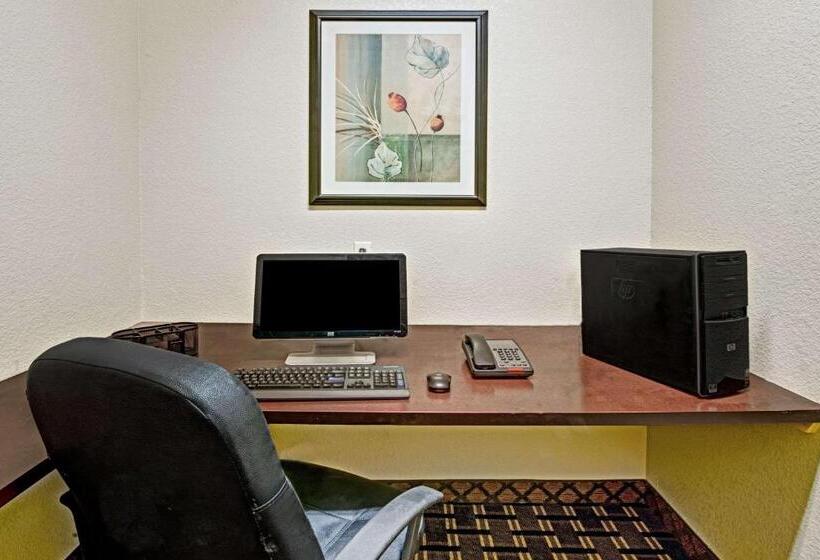 בית מלון כפרי Baymont By Wyndham Decatur