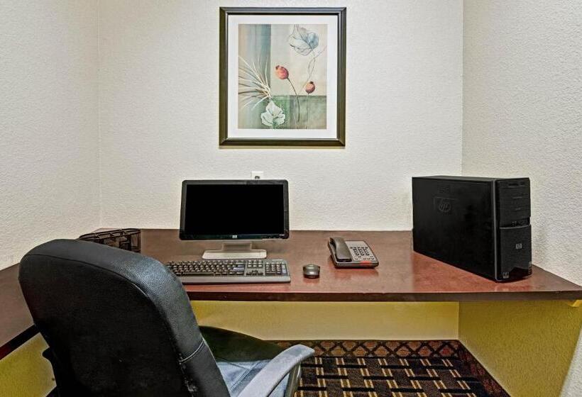 فندق Baymont By Wyndham Decatur