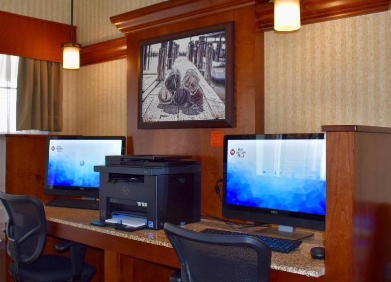 هتل Best Western Plus Easton Inn & Suites