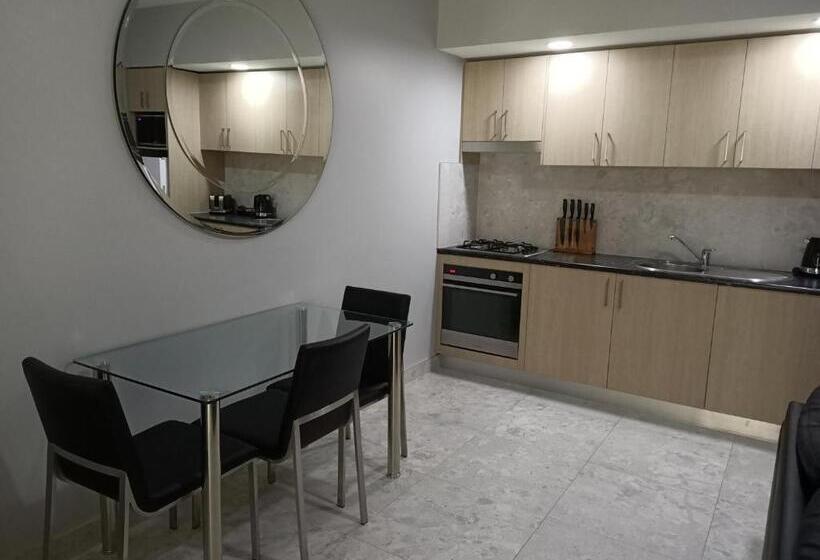 هتل Boulevard On Beaumont