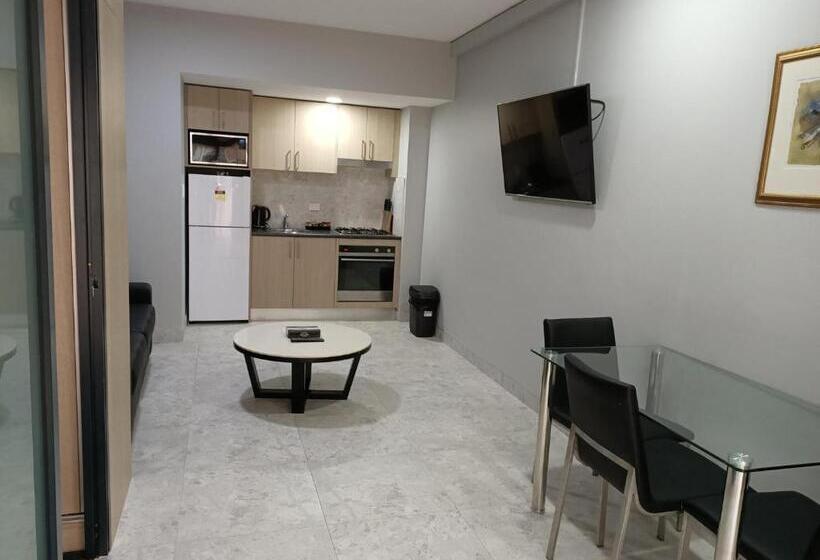 هتل Boulevard On Beaumont