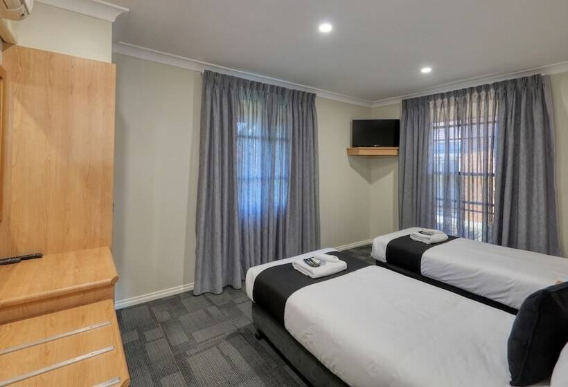 هتل Bushmans Motor Inn