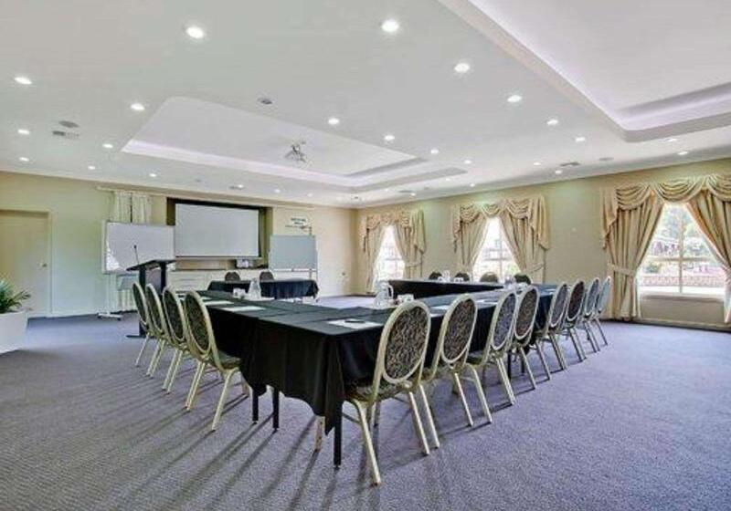 هتل Bushmans Motor Inn