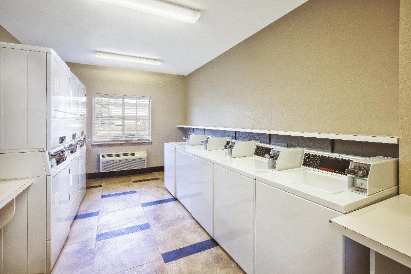 בית מלון כפרי Candlewood Suites Indianapolis Airport, An Ihg