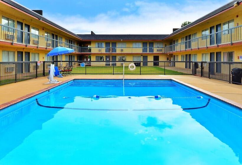 فندق Castle Inn & Suites Chickasha