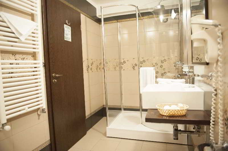 فندق Classic Inn