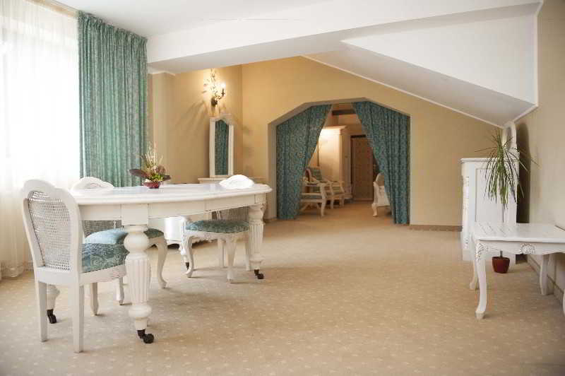 فندق Classic Inn