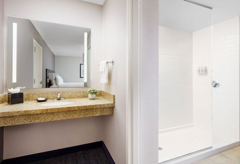 هتل Courtyard Keene Downtown