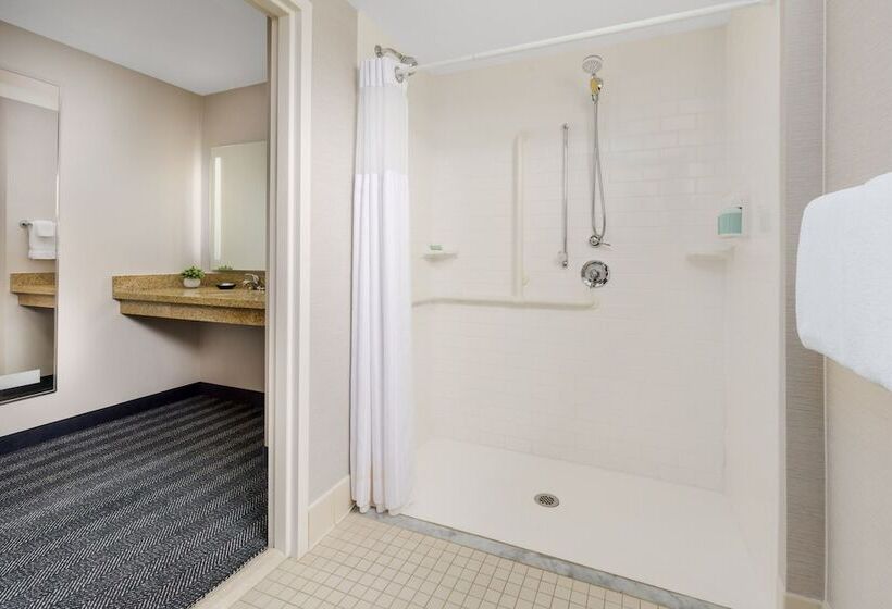 هتل Courtyard Keene Downtown