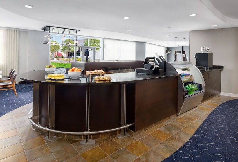 هتل Courtyard Keene Downtown