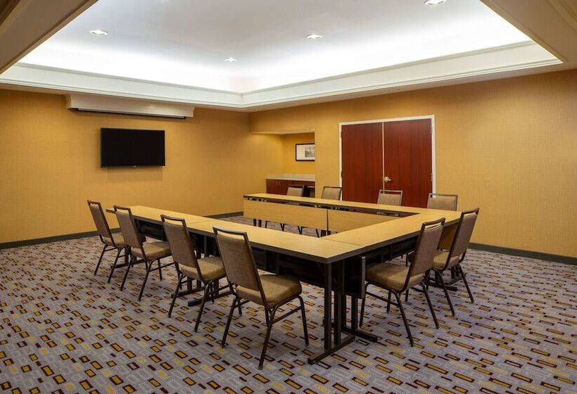 فندق Courtyard By Marriott Covington / Mandeville