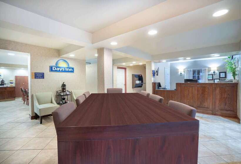 בית מלון כפרי Days Inn By Wyndham Cave City