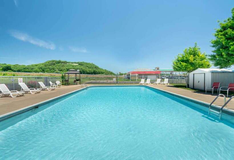 בית מלון כפרי Days Inn By Wyndham Cave City