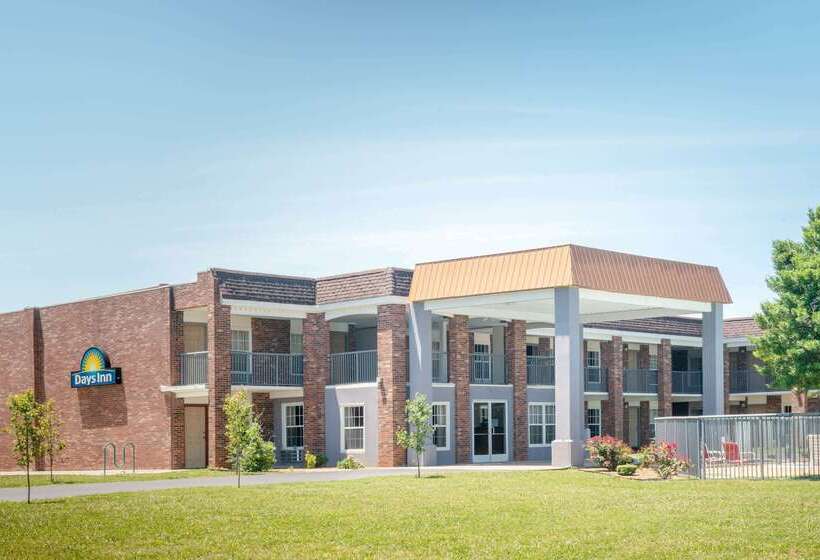 בית מלון כפרי Days Inn By Wyndham Cave City