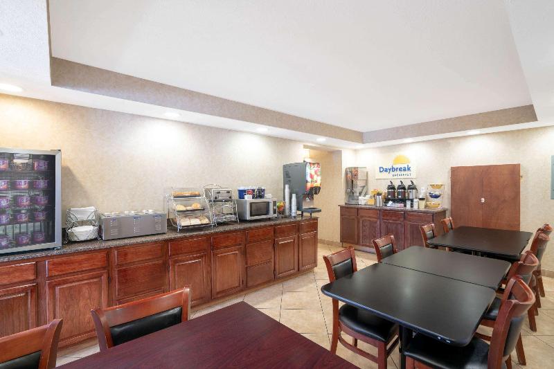 בית מלון כפרי Days Inn By Wyndham Cave City