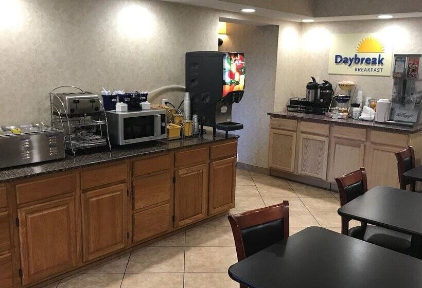 בית מלון כפרי Days Inn By Wyndham Cave City