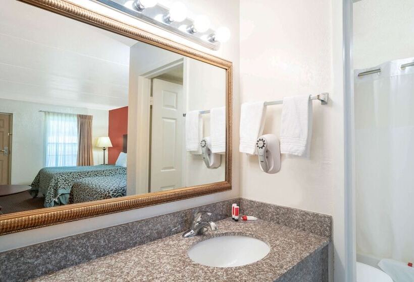 בית מלון כפרי Days Inn By Wyndham Cave City